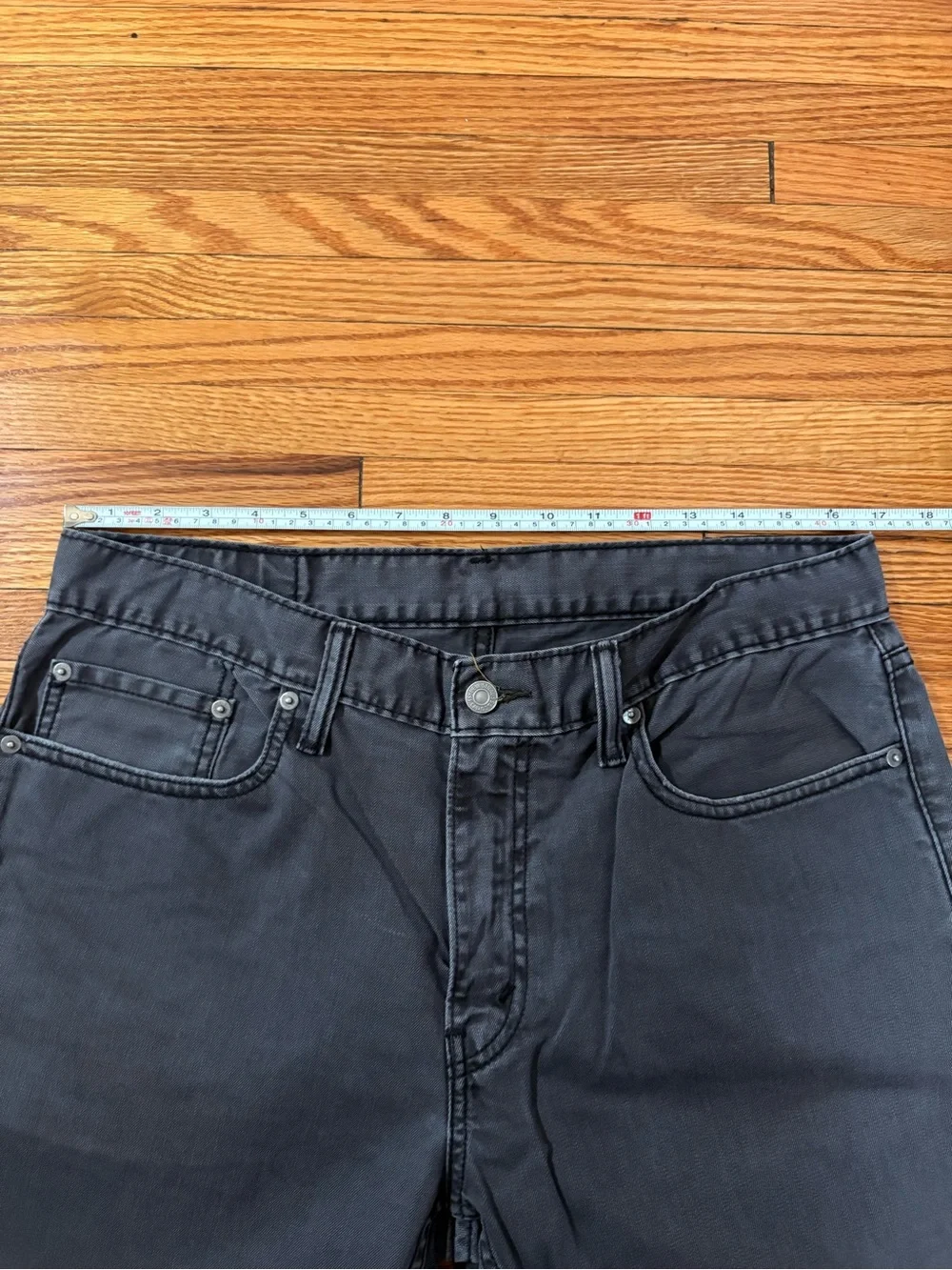 Levi's 514 Relaxed Straight Jeans in Charcoal